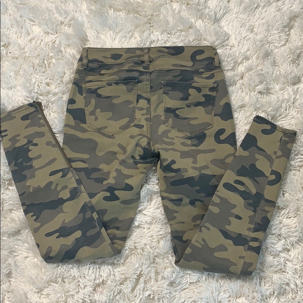 Camo skinny pants size 26
